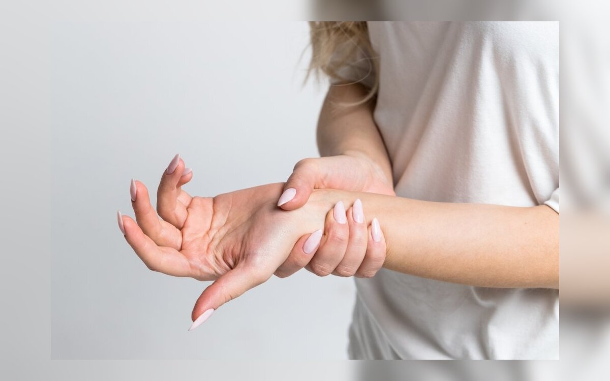rankos skausmas nuo alkunes iki rieso sąnariai skauda ​​ką daryti