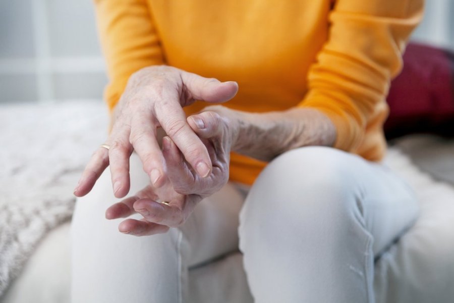 artritas pirštų gydymas rankos labai ranka peties sąnario