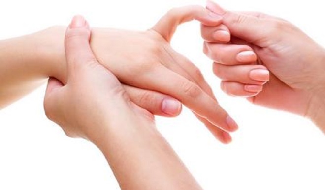 artritas iš piršto sulyginti rankų gydymas liaudies gynimo pašildyti tepalus į sąnarių artrozės