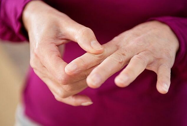 skausmas sąnario ranka priežastis tepalas ant žolės prie osteochondrozės